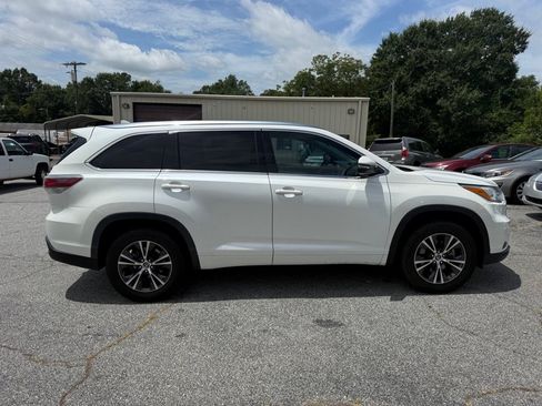 Used 2016 Toyota Highlander XLE FWD image 8