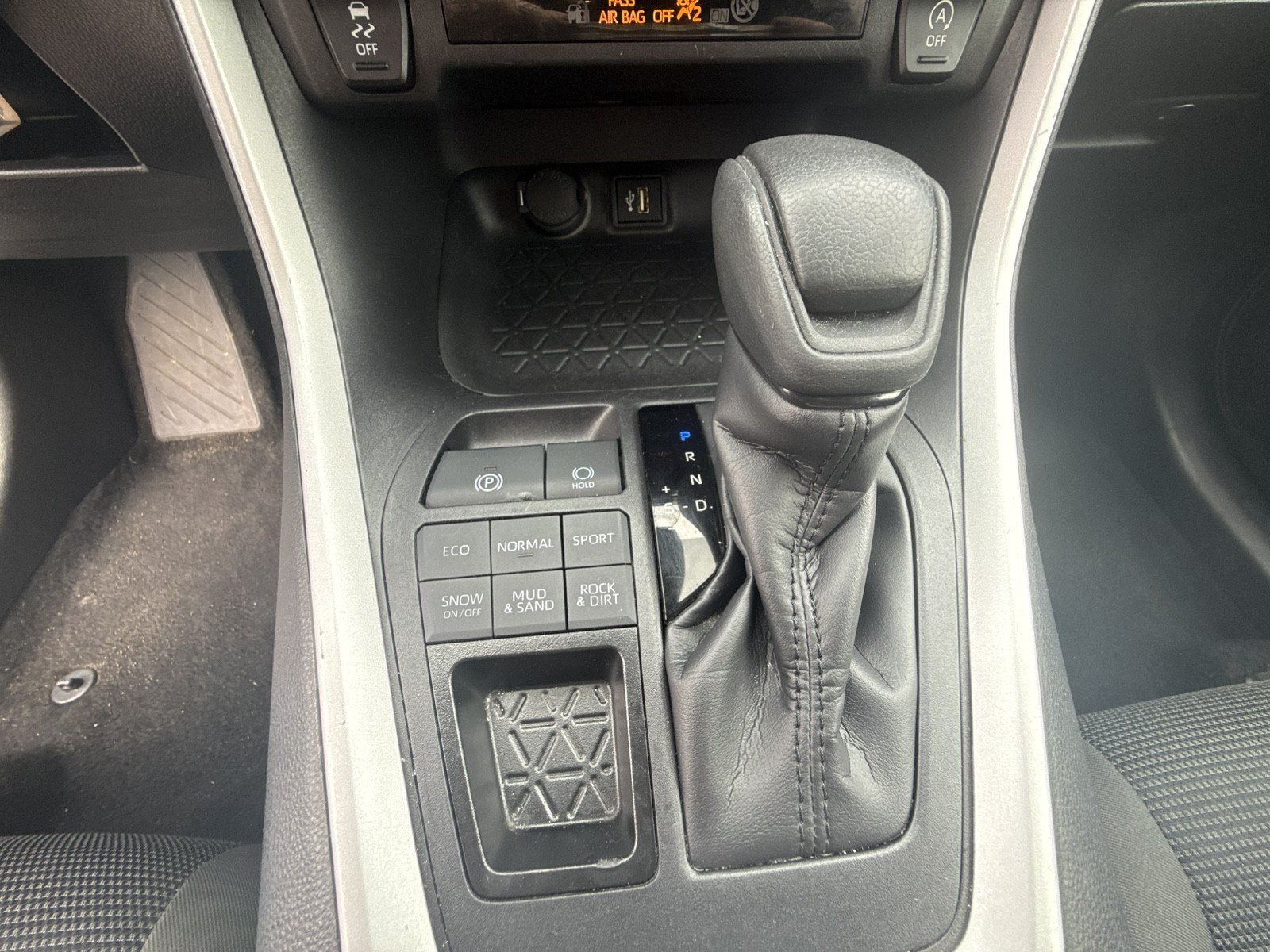 Used 2025 Toyota RAV4 LE AWD/4WD image 15