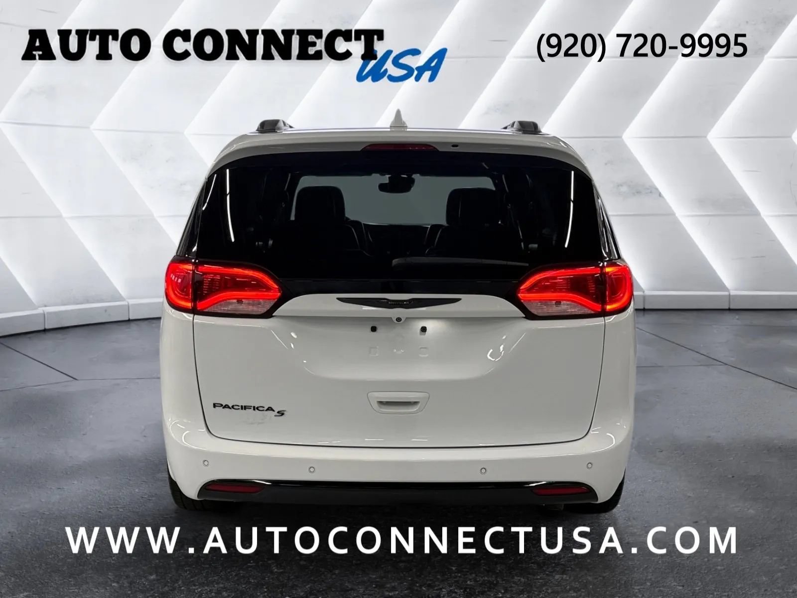 Used 2018 Chrysler Pacifica Touring-L Plus w/ Advanced Safetytec Group FWD image 5