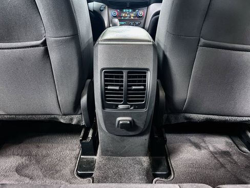 Used 2019 Ford Escape SE FWD image 21