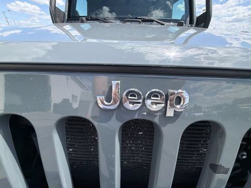 Used 2014 Jeep Wrangler Unlimited Rubicon w/ Connectivity Group AWD/4WD image 28