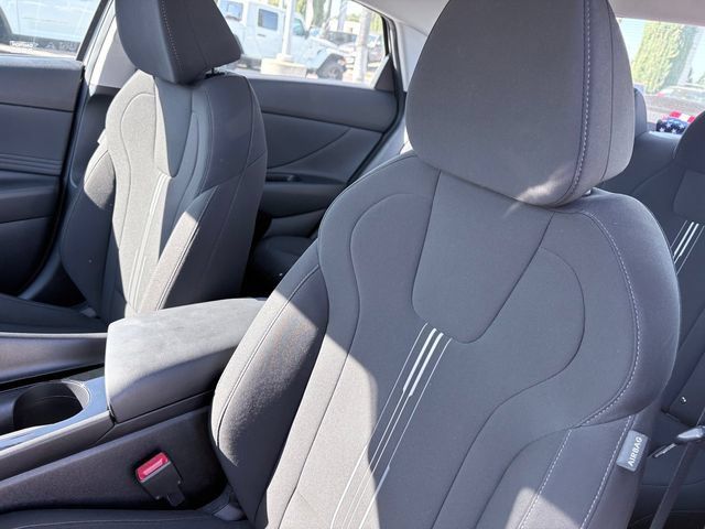 Used 2023 Hyundai Elantra SEL w/ Convenience Package FWD image 10