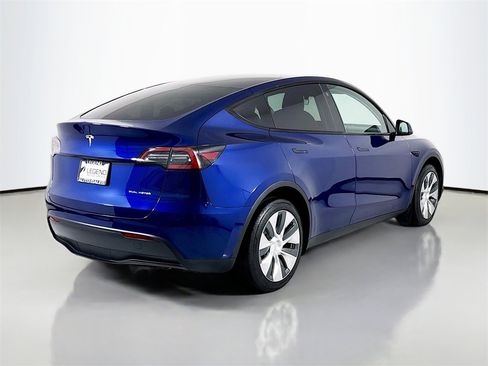 Used 2022 Tesla Model Y Long Range image 5
