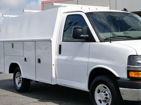 Used 2024 Chevrolet Express 3500 w/ Power Convenience Package RWD image 40