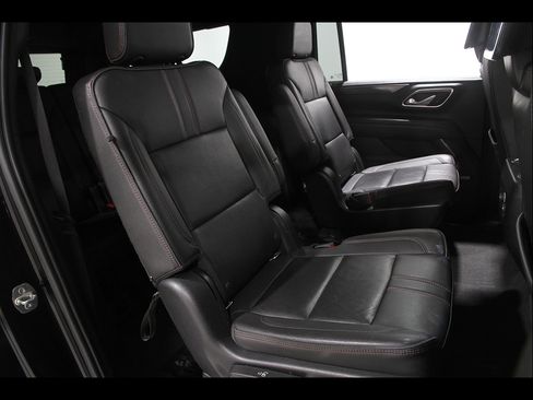 Used 2022 Chevrolet Suburban RST w/ Luxury Package AWD/4WD image 18