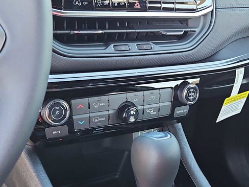 New 2026 Jeep Compass Latitude image 24