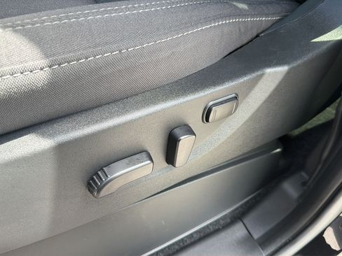 Certified 2025 Nissan Frontier SV RWD image 13
