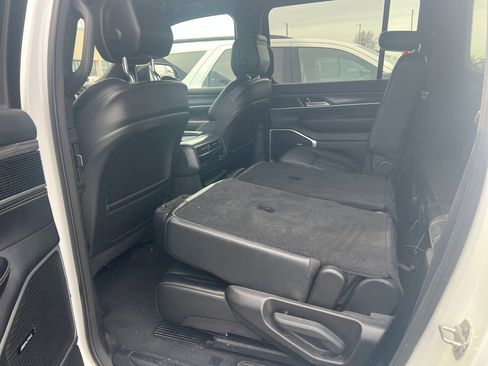 Used 2023 Jeep Wagoneer L Series III image 6