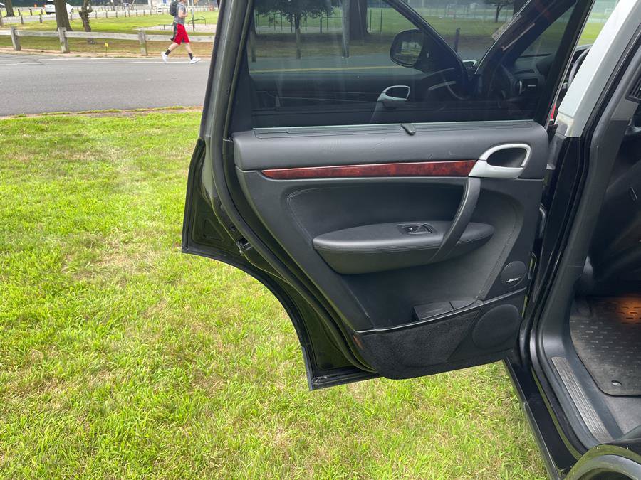 Used 2005 Porsche Cayenne Turbo AWD/4WD image 29