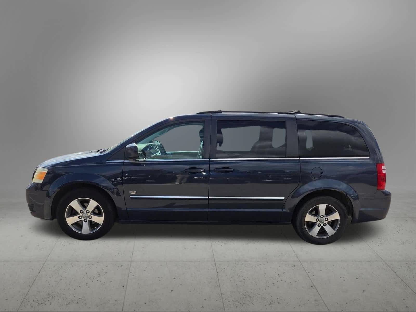 Used 2009 Dodge Grand Caravan SXT FWD image 3