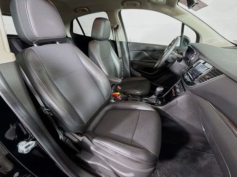 Used 2022 Buick Encore Preferred w/ Safety Package image 27