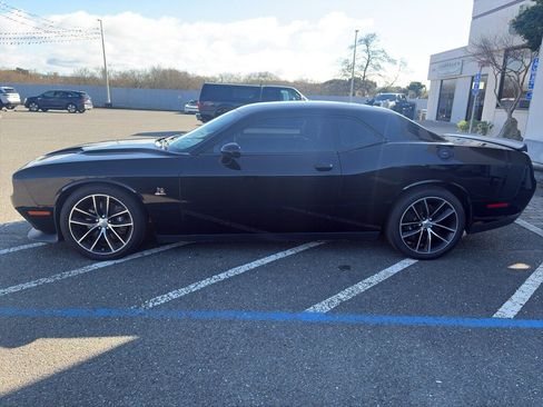 Used 2017 Dodge Challenger R/T Scat Pack w/ Leather Interior Group image 4