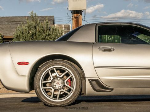 Used 2004 Chevrolet Corvette Z06 w/ Memory Package RWD image 10