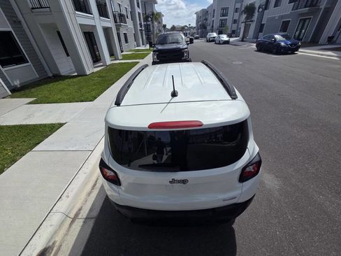 Used 2017 Jeep Renegade Latitude image 8