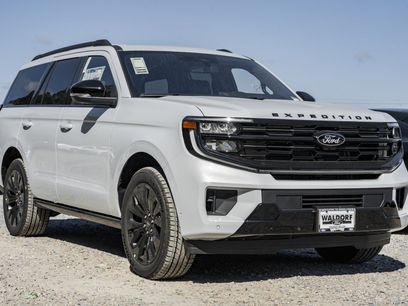 New 2025 Ford Expedition Platinum w/ Stealth Appearance Package