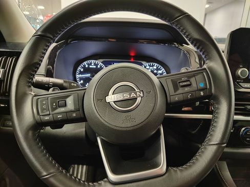 Used 2025 Nissan Pathfinder SV AWD/4WD image 12