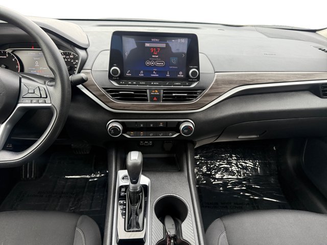 Used 2025 Nissan Altima 2.5 SV FWD image 15