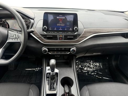 Used 2025 Nissan Altima 2.5 SV FWD image 15