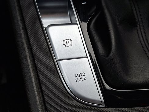 Used 2022 Hyundai Elantra Limited w/ Cargo Package image 25