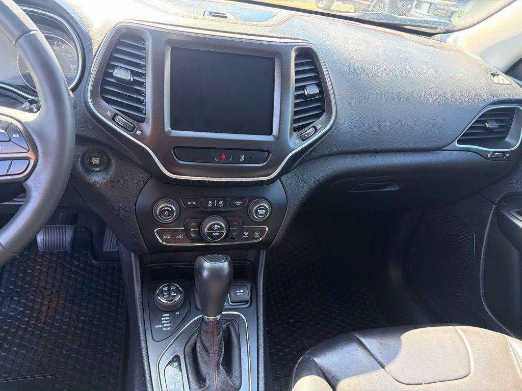 Used 2022 Jeep Cherokee Trailhawk AWD/4WD image 26