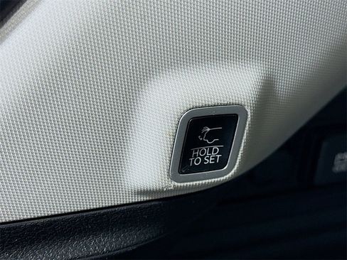 Used 2023 Jeep Grand Cherokee 4WD 4xe image 32