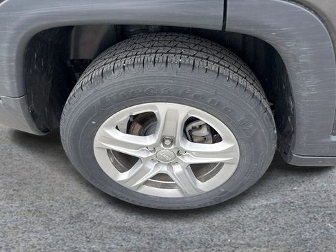 Used 2023 Jeep Compass Latitude image 9