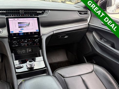 Used 2025 Jeep Grand Cherokee Limited w/ Luxury Tech Group II image 15