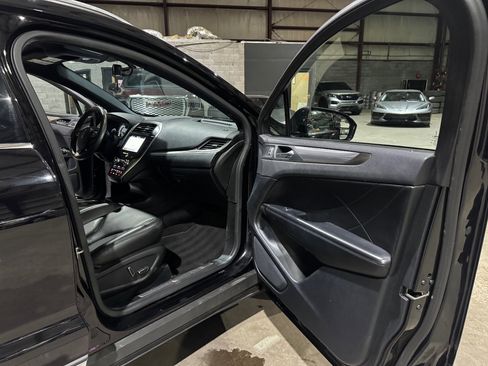 Used 2019 Lincoln MKC Premiere image 25
