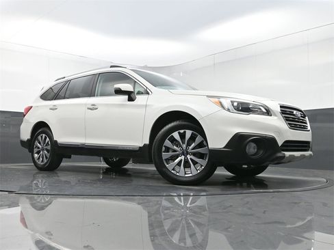 Used 2017 Subaru Outback 2.5i Touring image 25