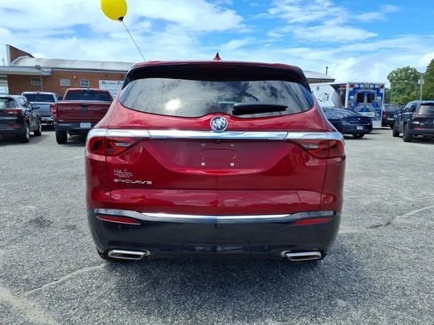 Used 2023 Buick Enclave Essence FWD image 3