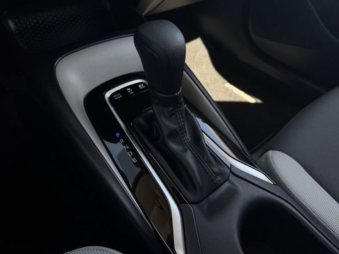 Used 2025 Toyota Corolla LE image 19