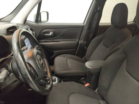 Used 2020 Jeep Renegade Altitude FWD image 17