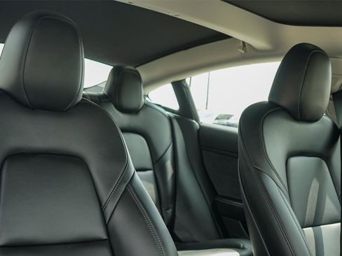 Used 2023 Tesla Model 3 Standard Range RWD image 29
