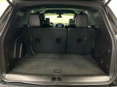 Used 2023 Chevrolet Traverse RS FWD image 25