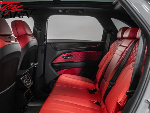 Used 2022 Bentley Bentayga image 49