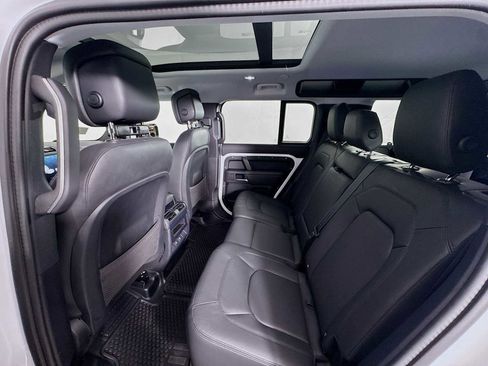 Used 2025 Land Rover Defender 110 S image 24
