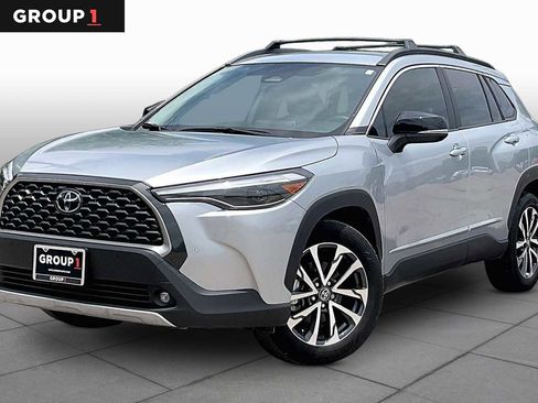 Used 2025 Toyota Corolla Cross XLE FWD image 1