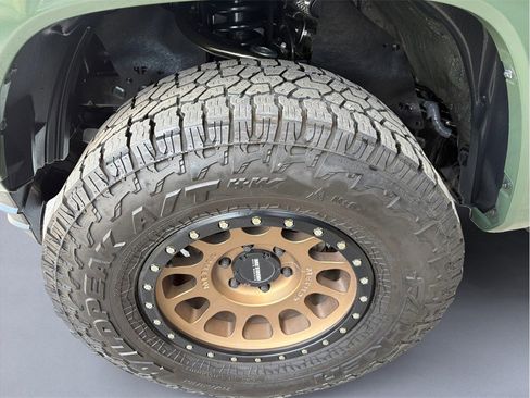 Used 2022 Toyota Tacoma TRD Sport w/ Technology Package RWD image 7
