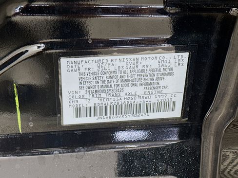 Used 2025 Nissan Sentra SR FWD image 40