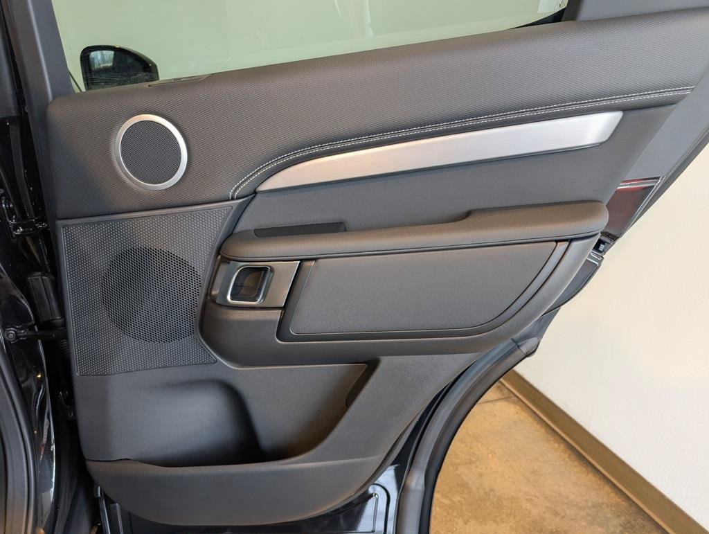 New 2026 Land Rover Discovery Limited Edition AWD/4WD image 30