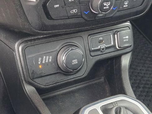 Used 2019 Jeep Renegade Latitude w/ Cold Weather Group image 37