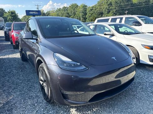 Used 2025 Tesla Model Y Long Range AWD/4WD image 2