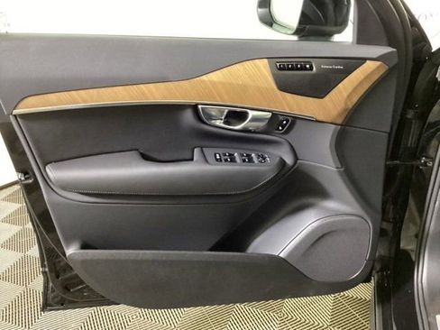 New 2025 Volvo XC90 T8 Plus w/ Protection Package Premier AWD/4WD image 17