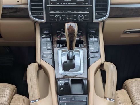 Used 2016 Porsche Cayenne AWD/4WD image 19