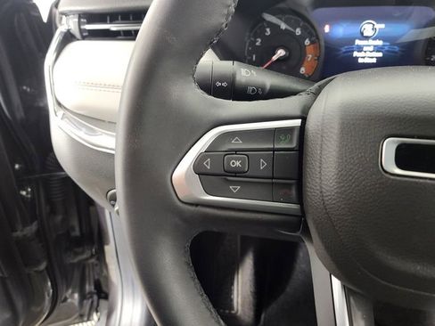 Used 2023 Jeep Compass Limited image 17