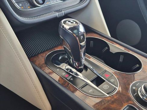 Used 2019 Bentley Bentayga AWD/4WD image 12
