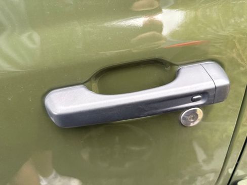 Used 2023 Jeep Wrangler Unlimited Sahara w/ Cold Weather Group AWD/4WD image 9