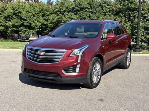Used 2017 Cadillac XT5 Luxury w/ Driver Awareness Package AWD/4WD image 3