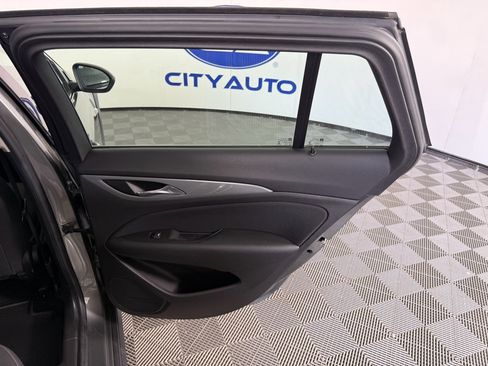 Used 2018 Buick Regal Preferred w/ Sights and Sounds Package image 13