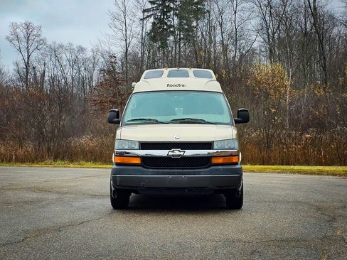 Used 2006 Chevrolet Express 3500 Extended w/ Power and Light Package image 9